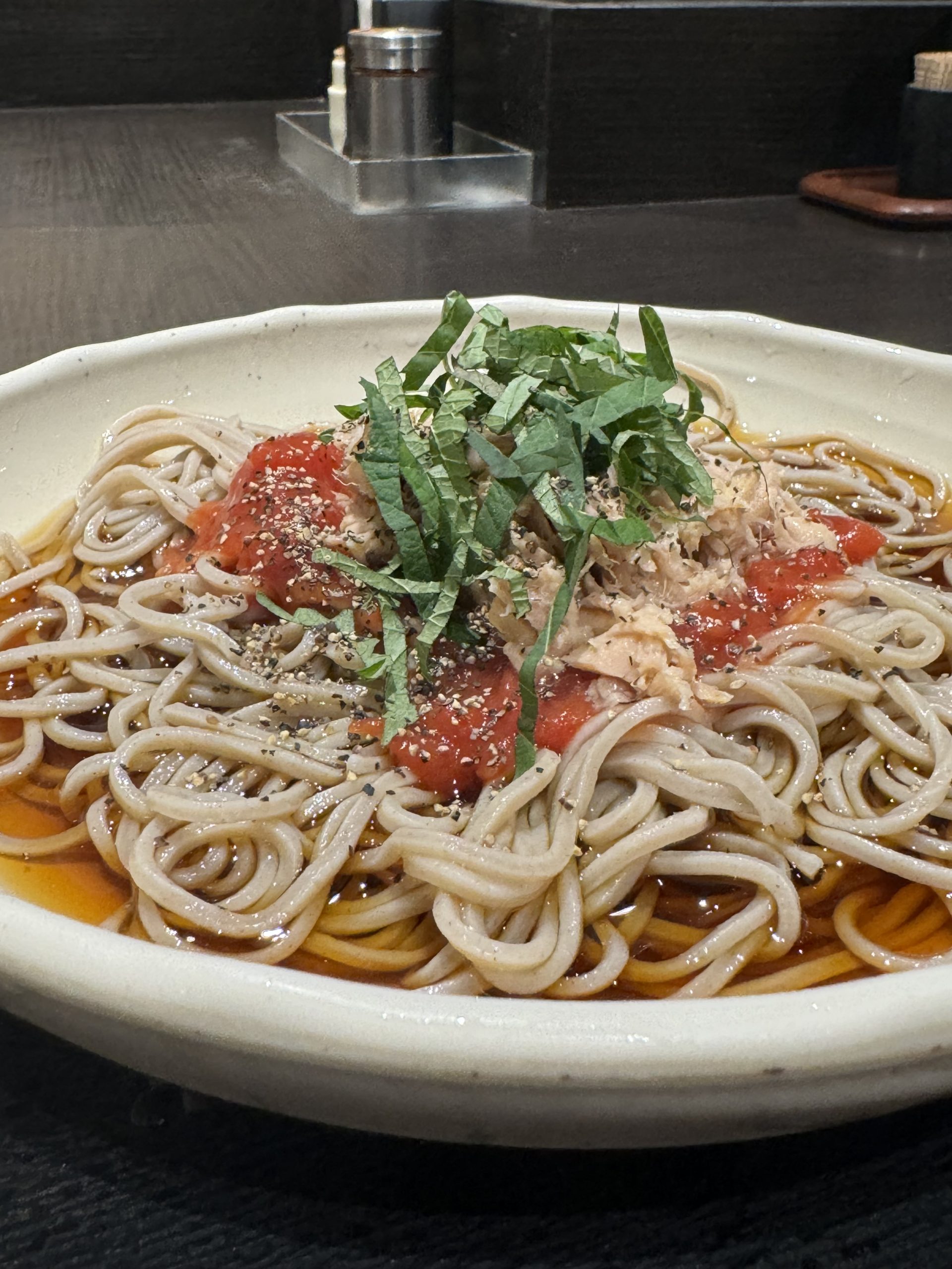 立ち食いそばも斬新メニューアリ？池袋駅